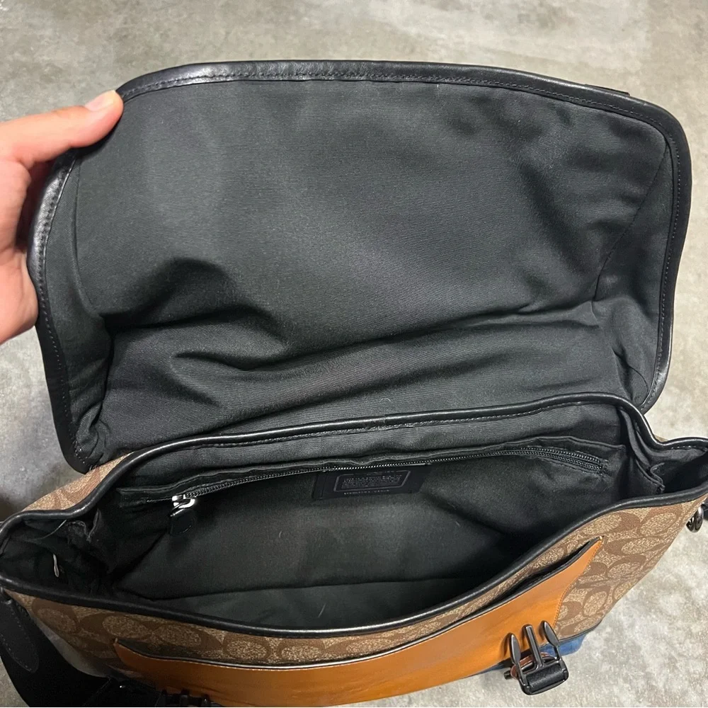 Coach Men's messenger bag - Picture 5 of 10